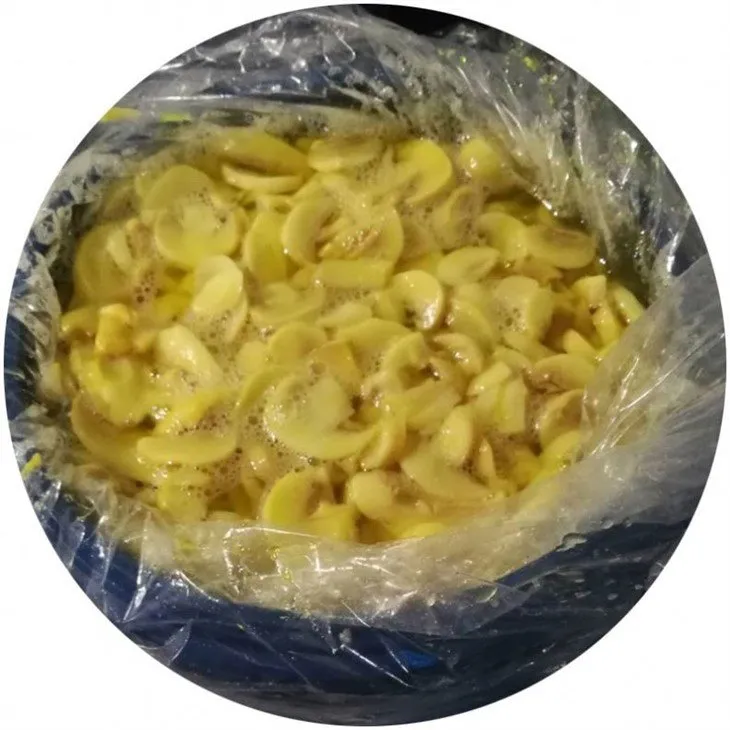 Sliced champignon in vinegar in drums